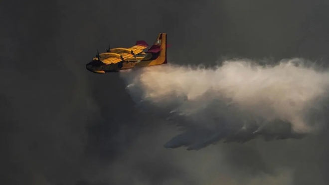 Cháy rừng Hy Lạp: Máy bay cứu hỏa gặp sự cố, hai phi công thiệt mạng - Ảnh 1.