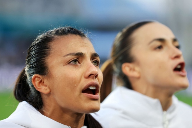 World Cup nữ 2023: Cầu thủ Costa Rica rơi nước mắt khi hát quốc ca - Ảnh 1.