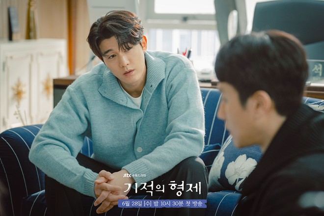 Mỹ nam H&agrave;n nhan sắc 20 năm kh&ocirc;ng đổi, t&aacute;i xuất thất bại ở bộ phim k&eacute;m tiếng nhất hiện nay - Ảnh 3.