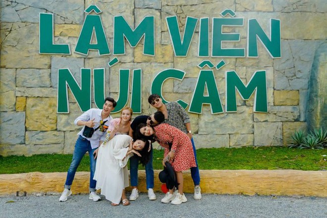 L&ecirc;n n&oacute;c nh&agrave; miền T&acirc;y... cưỡi gi&oacute;, săn m&acirc;y - Ảnh 2.