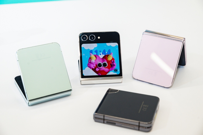 Đ&acirc;y l&agrave; gi&aacute; b&aacute;n ch&iacute;nh h&atilde;ng bộ đ&ocirc;i Galaxy Z Fold5 v&agrave; Z Flip5: Từ 25,99 triệu đồng, miễn ph&iacute; n&acirc;ng cấp bộ nhớ k&egrave;m loạt ưu đ&atilde;i - Ảnh 3.