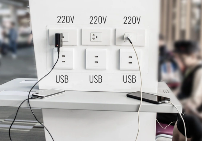 FBI cảnh b&aacute;o n&oacute;ng về sạc điện thoại tại s&acirc;n bay, si&ecirc;u thị - Ảnh 1.