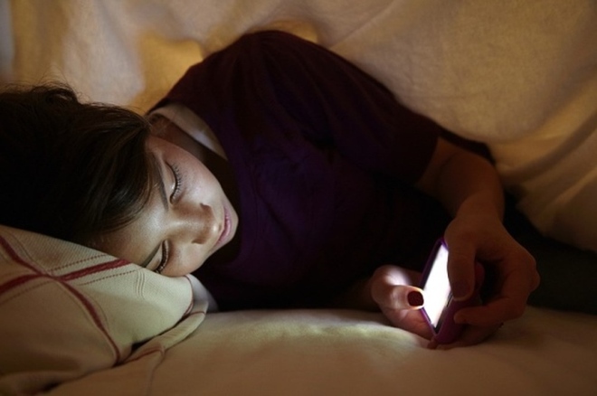Những tác hại của việc để điện thoại bên cạnh khi ngủ - Ảnh 3.