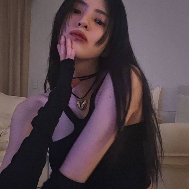 6 item hot nhất, đang được nhiều sao Hàn tích cực lăng xê: Jennie mê tít ruy băng, dàn idol đụng hàng cùng 1 mẫu phụ kiện - Ảnh 5. 6 item hot nhất, đang được nhiều sao Hàn tích cực lăng xê: Jennie mê tít ruy băng, dàn idol đụng hàng cùng 1 mẫu phụ kiện - Ảnh 5.