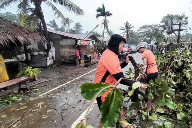 Siêu bão Egay tàn phá Philippines, gây thiệt hại về người và tài sản - Ảnh 1.