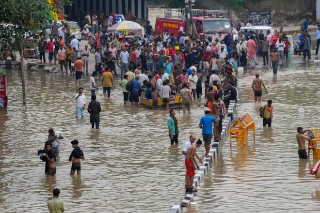 Gió mùa, mưa lớn và lũ lụt chưa từng có ở Ấn Độ làm bùng phát một loại dịch bệnh - Ảnh 2.