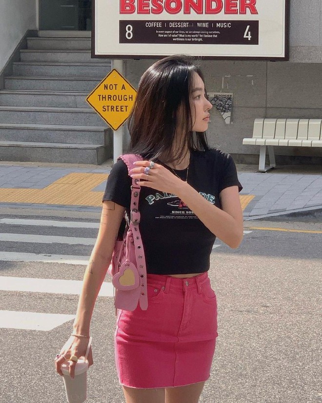 5 item m&agrave;u hồng dễ phối đồ cho c&aacute;c n&agrave;ng diện đi concert BLACKPINK - Ảnh 3.