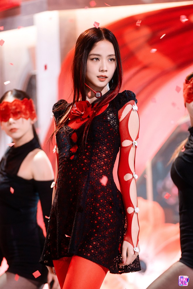 Phần tr&igrave;nh diễn bất ngờ nhất concert Born Pink H&agrave; Nội: Fan Việt chơi trội, viral đến mức fan quốc tế cũng t&igrave;m nghe để học thuộc? - Ảnh 1.