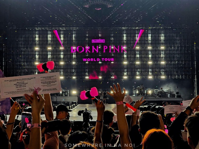 Khoảnh khắc đẹp nhất Born Pink Hà Nội ngày 1: BLACKPINK nhảy See Tình đội nón lá, sân khấu choáng ngợp cùng nhan sắc cực phẩm không thể rời mắt! - Ảnh 10.