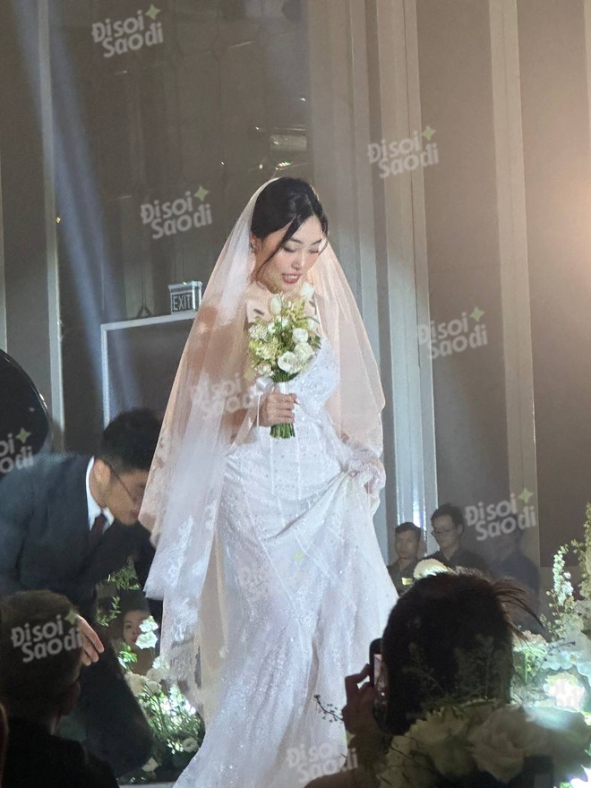 HOT: Vũ. bất ngờ tổ chức đám cưới tại Hà Nội, visual cô dâu chú rể nổi bật - Ảnh 6.