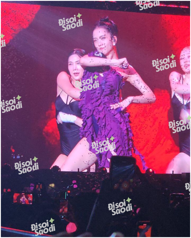 Tự hào local brand Việt: Jisoo và Lisa diện thiết kế của NTK Việt Nam tại concert Born Pink Hà Nội - Ảnh 5.