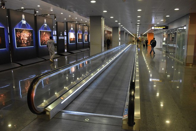 Vụ khách nữ mất chân do băng chuyền đi bộ ở sân bay Thái Lan: Dấu hỏi về tính an toàn của thiết bị - Ảnh 2.