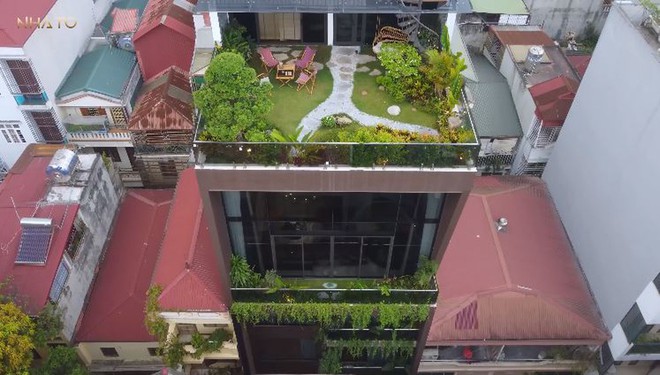 Căn nh&agrave; 800m2 cực chill giữa l&ograve;ng H&agrave; Nội: Cắm trại ngay tại vườn, đệm nằm &ldquo;sương sương&rdquo; gần 300 triệu - Ảnh 1.