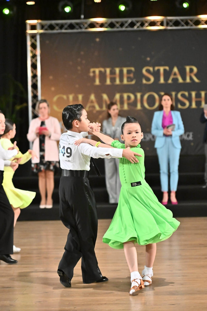 Trước khi vô địch giải dancesport thế giới, con trai Khánh Thi - Phan Hiển từng bị bố cảnh cáo không cho đi thi - Ảnh 3.