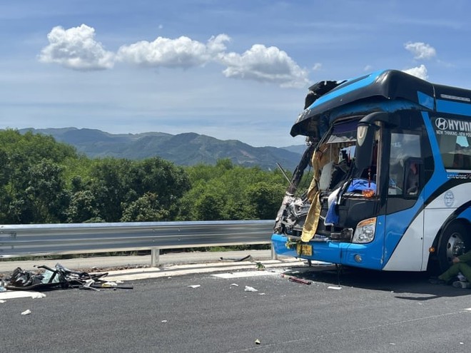 Xe chở đoàn thiện nguyện gặp nạn trên cao tốc Nha Trang – Cam Lâm: Nhân chứng kể gì? - Ảnh 1.