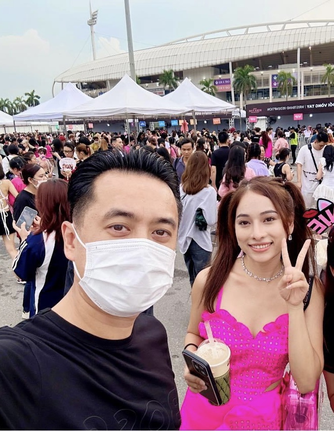Dàn sao đổ bộ ngày 2 concert BLACKPINK tại Hà Nội: Jun Vũ - S.T Sơn Thạch - Min tụ hội, Hot girl Tây Hồ xuất hiện giờ chót! - Ảnh 2.