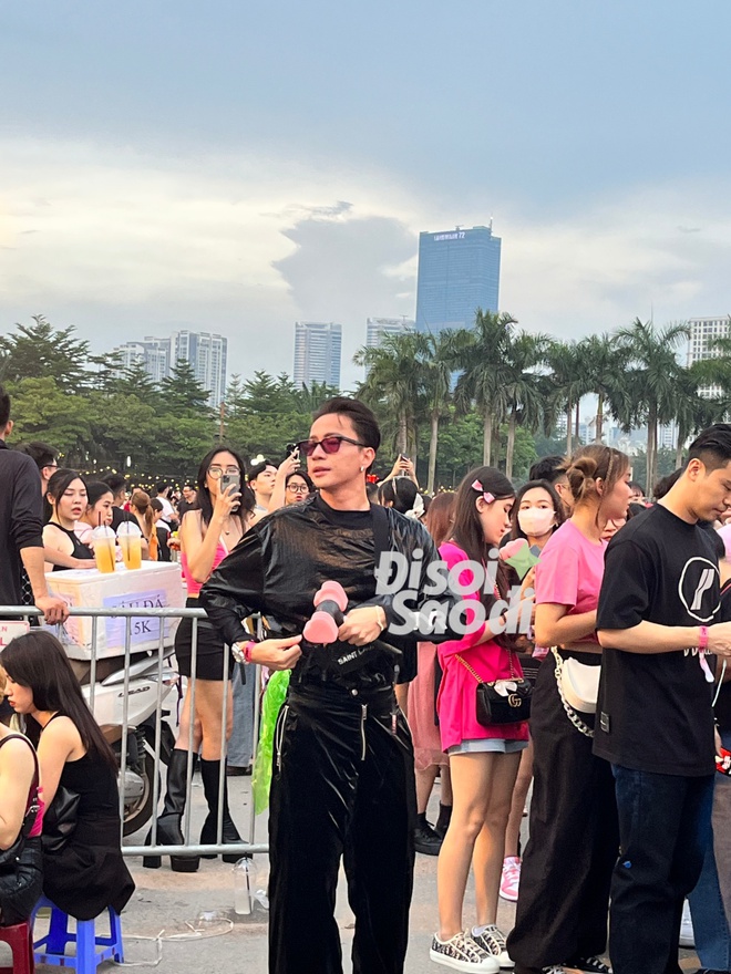 Dàn sao đổ bộ ngày 2 concert BLACKPINK tại Hà Nội: Jun Vũ - S.T Sơn Thạch - Min tụ hội, Hot girl Tây Hồ xuất hiện giờ chót! - Ảnh 9.