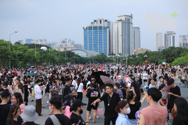 Dàn sao đổ bộ ngày 2 concert BLACKPINK tại Hà Nội: Jun Vũ - S.T Sơn Thạch - Min tụ hội, Hot girl Tây Hồ xuất hiện giờ chót! - Ảnh 19.