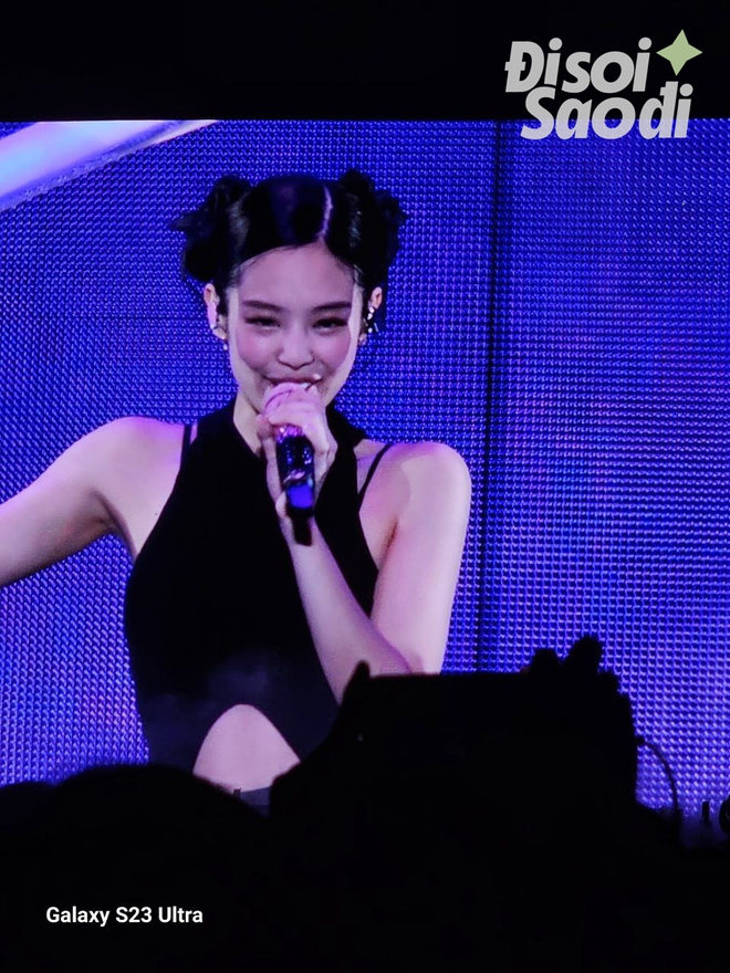 Clip Jennie gây sốt rần rần vì xương cánh bướm hoàn mỹ trong concert BLACKPINK Hà Nội ngày 2! - Ảnh 4.