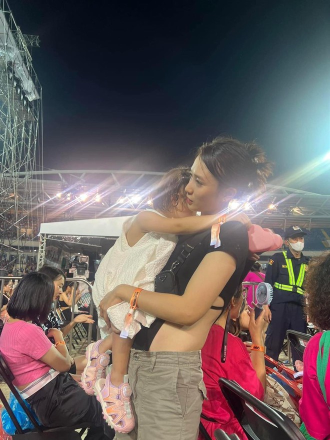 Cici Anh Chi - &ldquo;Th&agrave;nh vi&ecirc;n thứ 5&rdquo; của BLACKPINK phụng phịu muốn kh&oacute;c khi concert kết th&uacute;c - Ảnh 5.