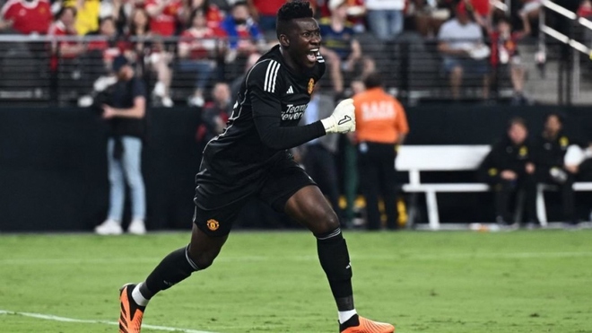 Thủ môn Onana nổi cáu với Maguire trong thất bại của MU trước Dortmund - Ảnh 4.