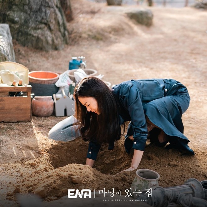 Lộ bí mật lớn nhất Khu Vườn Dối Trá khiến khán giả ngỡ ngàng, diễn xuất của Kim Tae Hee gây bất ngờ - Ảnh 3.