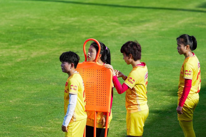 Ngẩn ngơ trước sự đ&aacute;ng y&ecirc;u của Thanh Nh&atilde; trước ng&agrave;y l&ecirc;n đường dự World Cup 2023 - Ảnh 13.