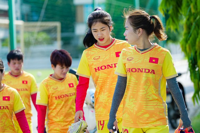 Ngẩn ngơ trước sự đ&aacute;ng y&ecirc;u của Thanh Nh&atilde; trước ng&agrave;y l&ecirc;n đường dự World Cup 2023 - Ảnh 1.