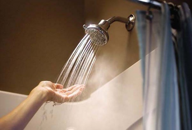 5 thói quen khi tắm phá sức khỏe phải bỏ ngay - Ảnh 1.