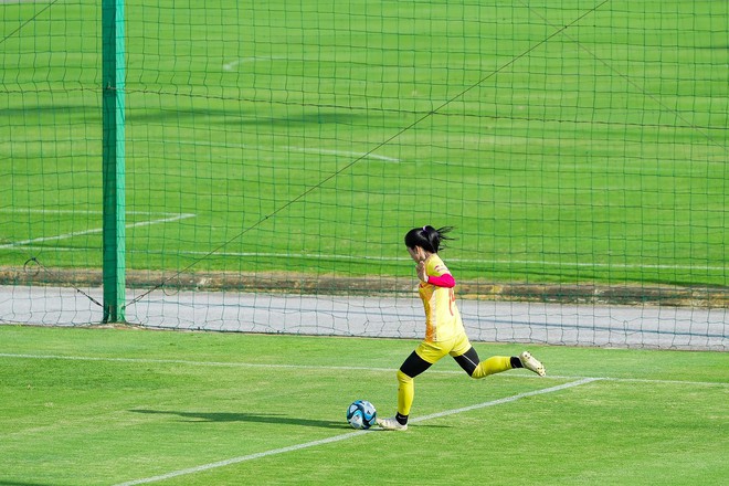 Ngẩn ngơ trước sự đ&aacute;ng y&ecirc;u của Thanh Nh&atilde; trước ng&agrave;y l&ecirc;n đường dự World Cup 2023 - Ảnh 12.