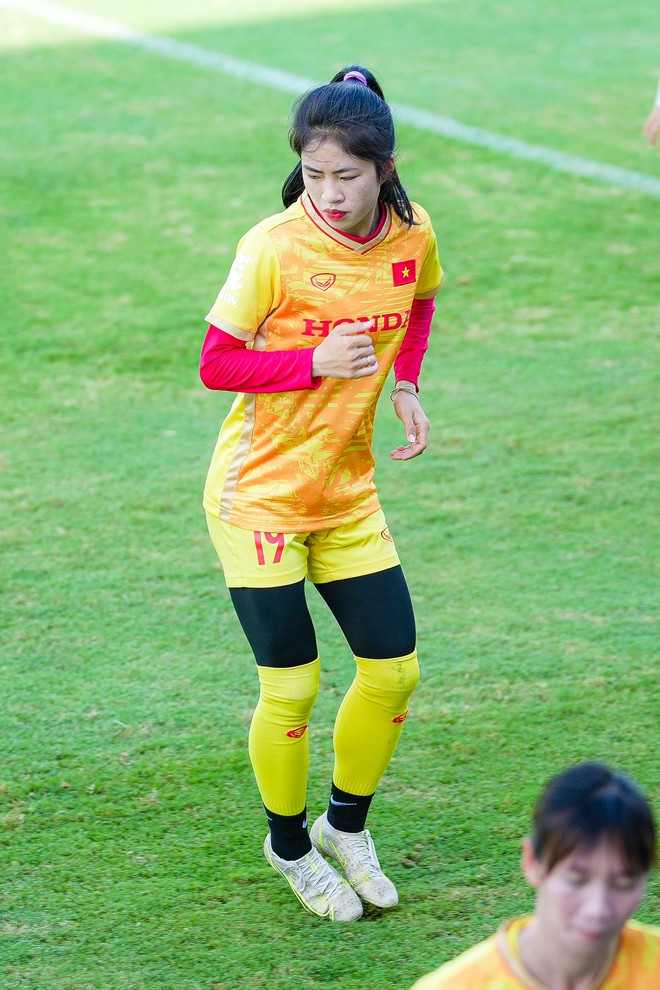 Ngẩn ngơ trước sự đ&aacute;ng y&ecirc;u của Thanh Nh&atilde; trước ng&agrave;y l&ecirc;n đường dự World Cup 2023 - Ảnh 8.