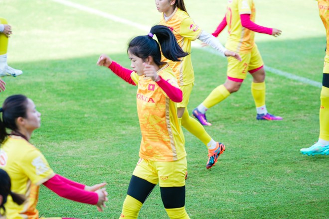 Ngẩn ngơ trước sự đ&aacute;ng y&ecirc;u của Thanh Nh&atilde; trước ng&agrave;y l&ecirc;n đường dự World Cup 2023 - Ảnh 5.