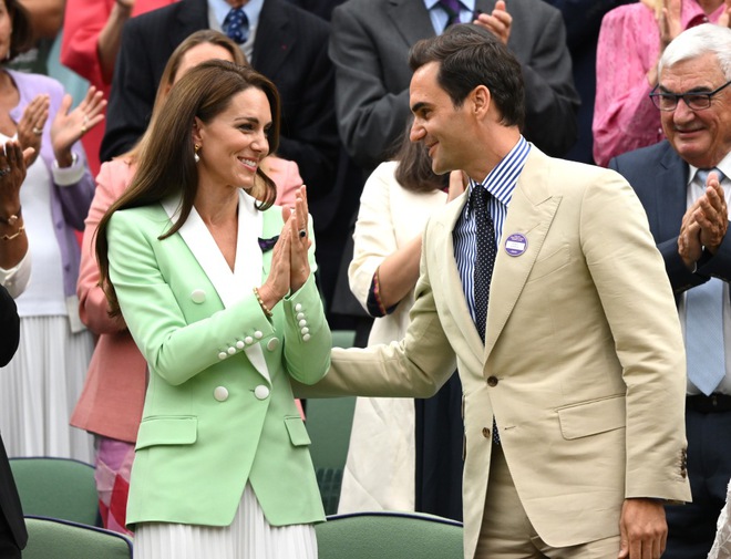 Vương phi Kate rạng rỡ sánh vai bên huyền thoại quần vợt Roger Federer - Ảnh 4.