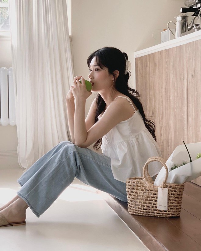 Gợi &yacute; 10 kiểu trang phục n&ecirc;n diện khi để t&oacute;c kẹp c&agrave;ng cua - Ảnh 7.