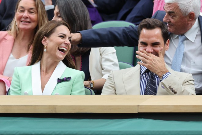 Vương phi Kate rạng rỡ sánh vai bên huyền thoại quần vợt Roger Federer - Ảnh 2.