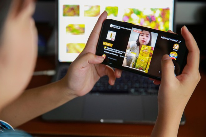 V&igrave; sao nhiều người nghiện mua sắm TikTok? - Ảnh 1.