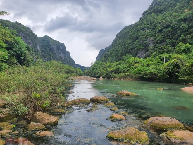 Đến Quảng Bình đừng quên tận hưởng bình yên ở dòng suối Moọc hoang sơ - Ảnh 3. Đến Quảng Bình đừng quên tận hưởng bình yên ở dòng suối Moọc hoang sơ - Ảnh 3.