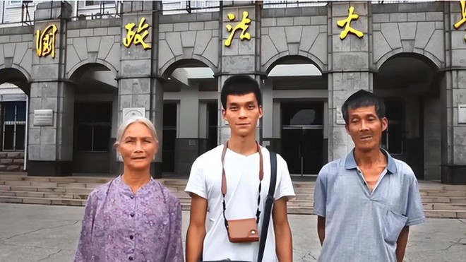 Thi đại học 15 lần, được điểm cao vẫn quyết thi lại vì lý do gây tranh cãi - Ảnh 2. Thi đại học 15 lần, được điểm cao vẫn quyết thi lại vì lý do gây tranh cãi - Ảnh 2.
