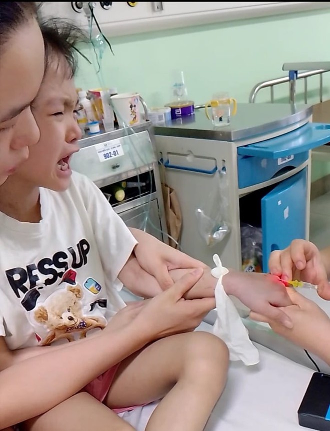 Ước g&igrave; con khỏi bệnh để được đi học - Ảnh 2.