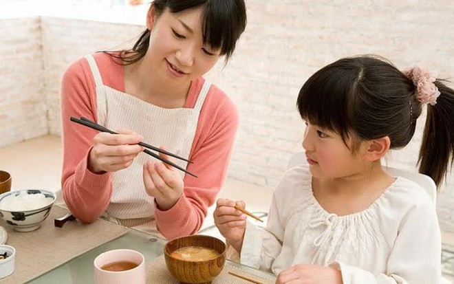 10 quy tắc ứng xử tối thiểu cha mẹ nhất định phải dạy để con trở th&agrave;nh một em b&eacute; lịch sự - Ảnh 1.