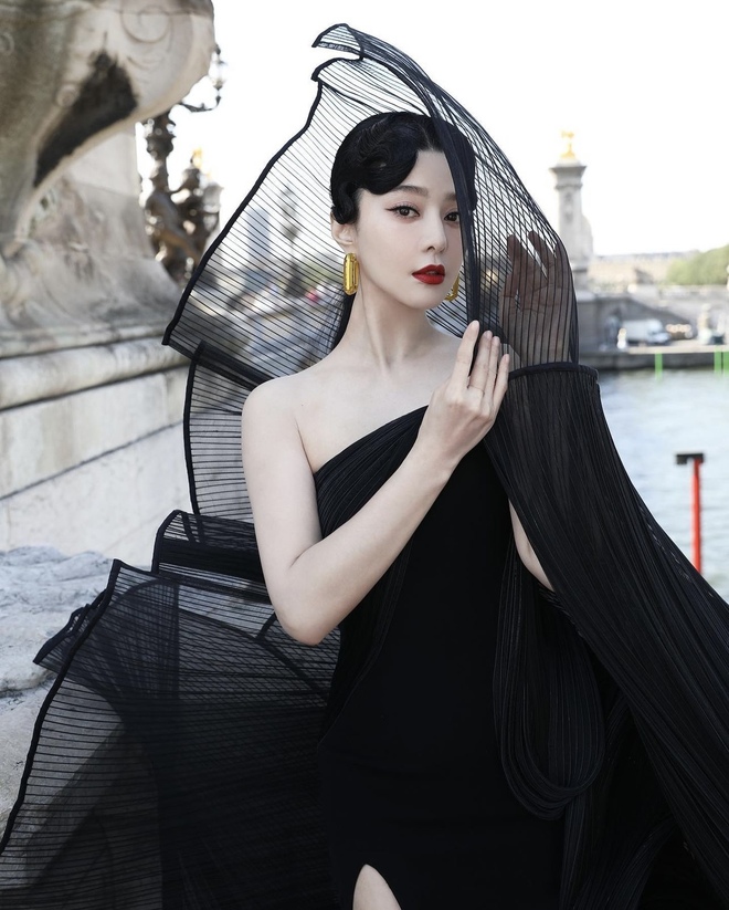 Phạm Băng Băng tại Paris Haute Couture Week: Đầu tư trang phục nhưng chưa bùng nổ, nhan sắc đã qua thời đỉnh cao? - Ảnh 10.