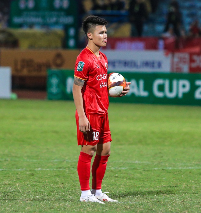 Quang Hải buồn b&atilde; v&igrave; s&uacute;t trượt penalty, CLB CAHN bị loại tại v&ograve;ng 1/8 C&uacute;p Quốc gia 2023 - Ảnh 3.