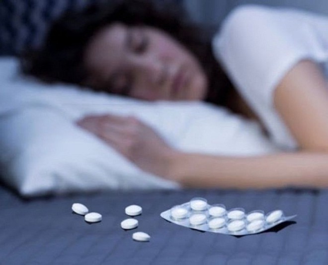 Điều g&igrave; sẽ xảy ra với cơ thể nếu uống c&ugrave;ng l&uacute;c 100 vi&ecirc;n thuốc ngủ? - Ảnh 2.