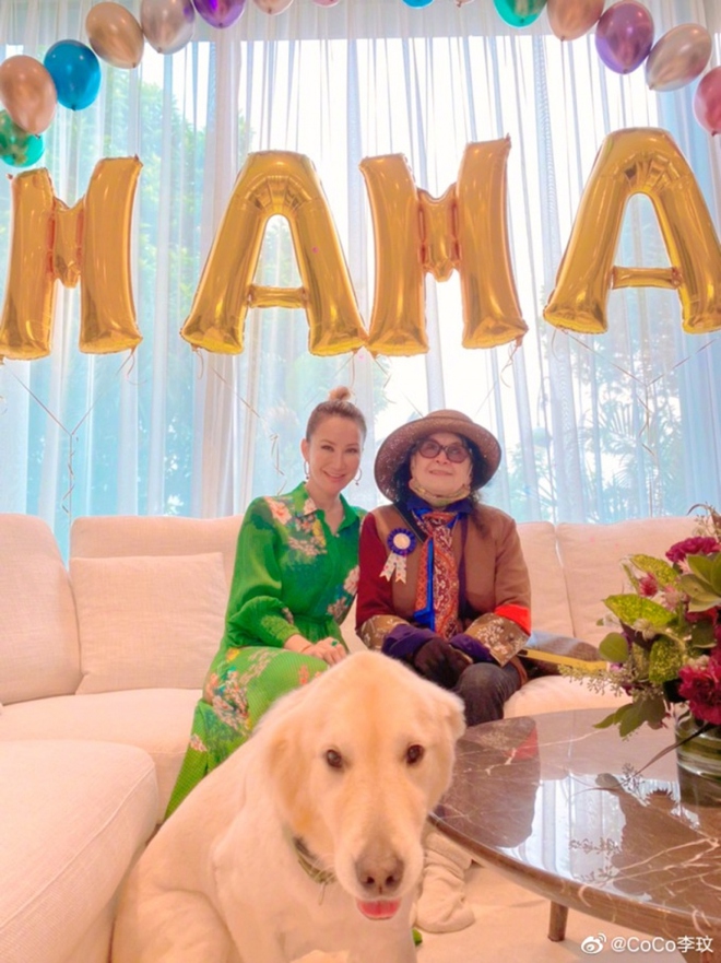 Mẹ Coco Lee suy sụp sau khi con g&aacute;i đột ngột qua đời ở tuổi 48 - Ảnh 2.