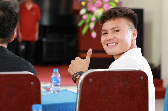 Quang Hải &acirc;m thầm l&agrave;m từ thiện giữa ồn &agrave;o của bạn g&aacute;i - Ảnh 4.