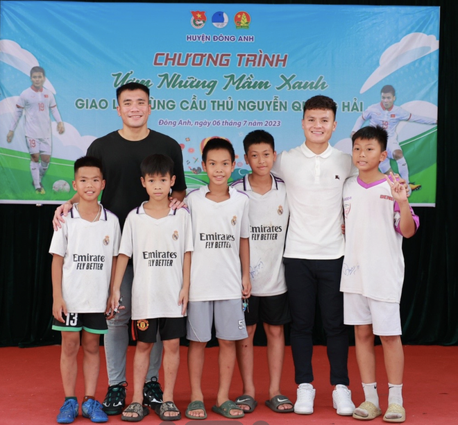 Quang Hải &acirc;m thầm l&agrave;m từ thiện giữa ồn &agrave;o của bạn g&aacute;i - Ảnh 2.