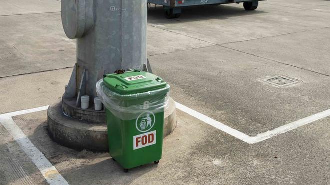 Cận cảnh soi đường băng t&igrave;m vật thể lạ ở s&acirc;n bay Nội B&agrave;i - Ảnh 11.