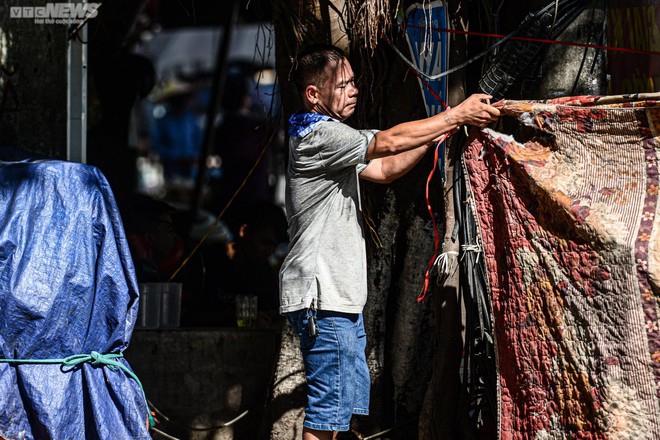 Người H&agrave; Nội k&iacute;n m&iacute;t như Ninja, vật v&atilde; mưu sinh trong đợt nắng n&oacute;ng k&eacute;o d&agrave;i - Ảnh 11.