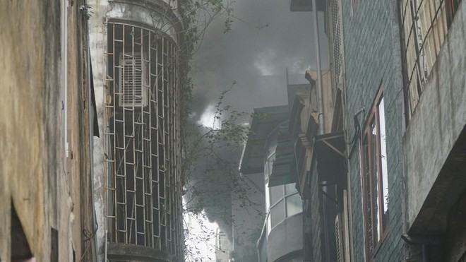 Hà Nội: 3 người đã tử vong trong vụ cháy lớn tại ngõ Thổ Quan - Ảnh 1.