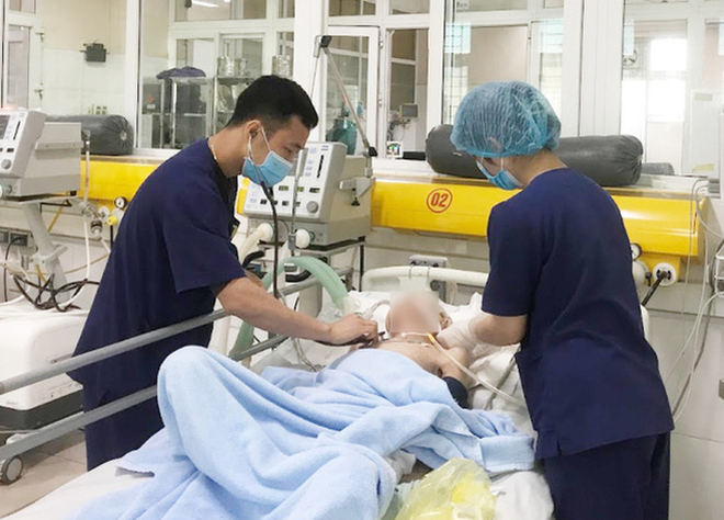 Nặn máu độc chữa đột quỵ, người đàn ông nguy kịch - Ảnh 1. Nặn máu độc chữa đột quỵ, người đàn ông nguy kịch - Ảnh 1.